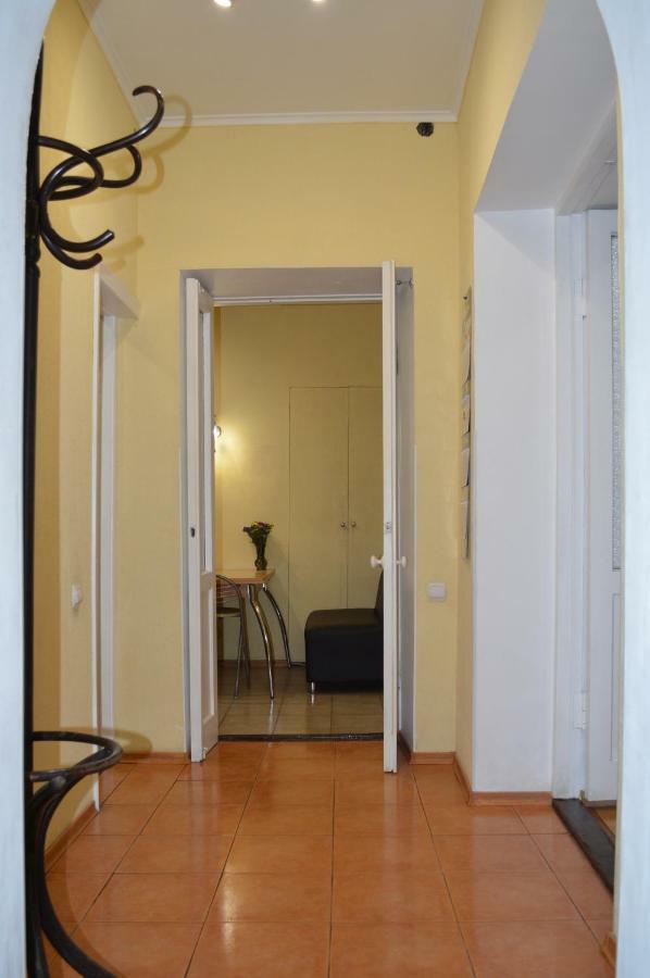 Owl Home Odessa Cozy Spacious Apartment In A Quiet Center Between Deribasovskaya And Privoz Exterior photo